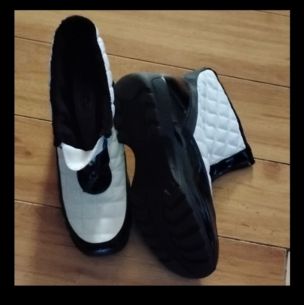 totes Black and White Winter Boots